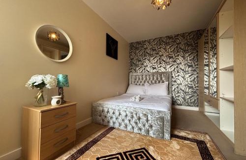 Grays Apartment | Cosy 1-Bedroom Apartment in Central Grays with Parking & Excellent Transport Links