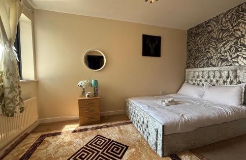 Grays Apartment | Cosy 1-Bedroom Apartment in Central Grays with Parking & Excellent Transport Links