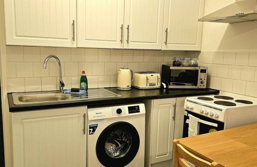 Bridgend Apartment | Cosy 1 bedroom flat near Bridgend town centre