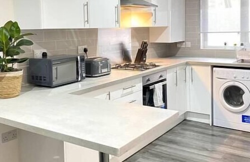 Cheetham Hill House | Cosy 1 Double Private Bedroom in a shared house