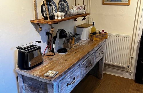 Great Snoring Cottage | Cosy 17th century 1 bed cottage, perfect for couples and furry companions.