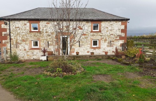 Wing House | Cosy 2-Bed Cottage with Garden near Carlisle