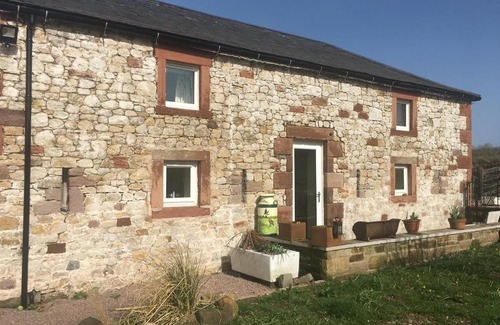 Wing House | Cosy 2-Bed Cottage with Garden near Carlisle