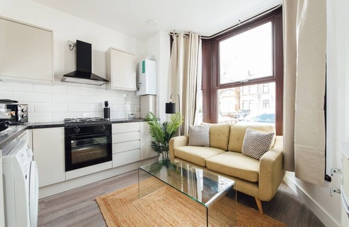 Valentines Apartment | Cosy 2 Bed Flat-Ilford, London