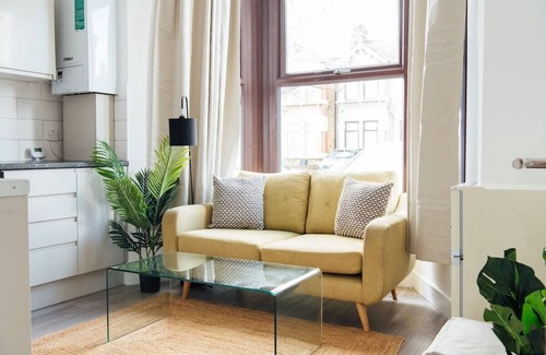 Valentines Apartment | Cosy 2 Bed Flat-Ilford, London