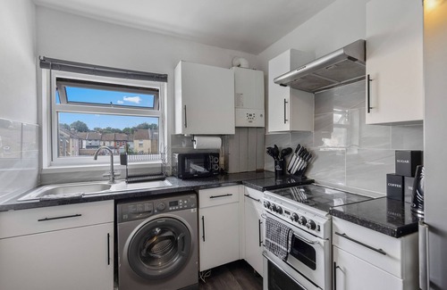 Gillingham House | Cosy 2-Bed Home in the heart of Medway l Sleeps 5