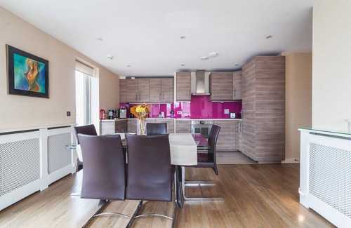 Lansbury Apartment | Cosy 2-Bed Poplar Flat w/City Views