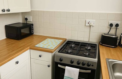 Easton House | Cosy 2-Bed Retreat -10 Mins to City Centre