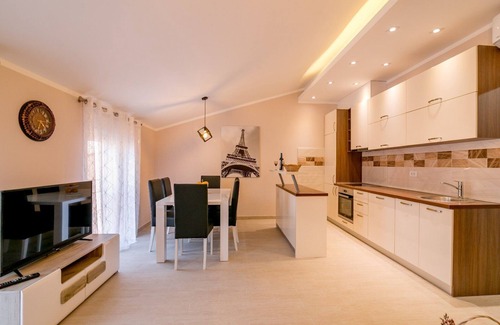 Skaljari Apartment | Cosy 2-bedroom apartment - free parking on premises