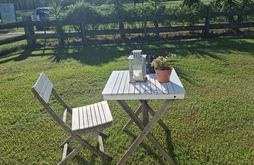 Pillar Valley Cabin | Cosy 2 bedroom cabin, with private fully fenced yard and alfresco area.