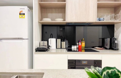 Braddon Apartment | Cosy 2b2ba apt near to Canberra Centre, ANU, free parking spot