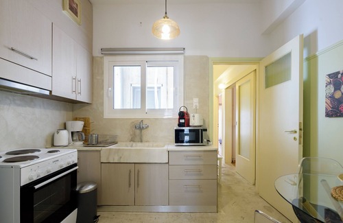 Ampelokipoi Apartment | Cosy 2BR flat - metro station & hospital
