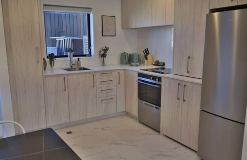 Henderson House | Cosy 2BR House in Awaroa Road