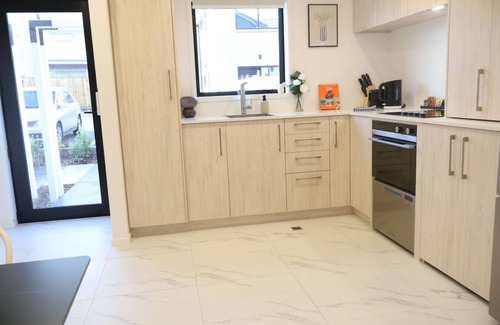 Henderson House | Cosy 2BR House in Awaroa Road