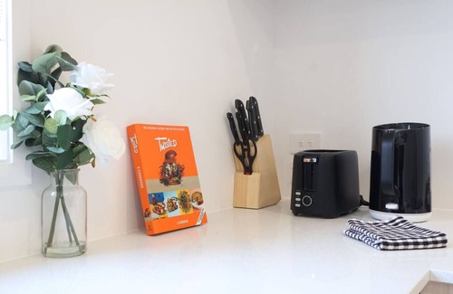 Henderson House | Cosy 2BR House in Awaroa Road