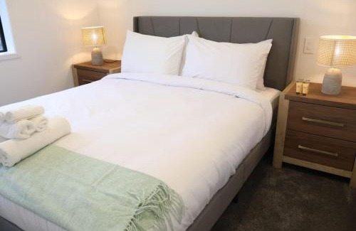 Henderson House | Cosy 2BR House in Awaroa Road