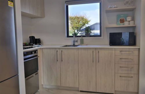 Mount Albert House | Cosy 2BR House in Carrington Rd