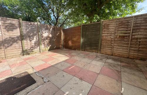 Jubilee Apartment | Cosy 2BR with garden 6 mins to Edmonton Green Station