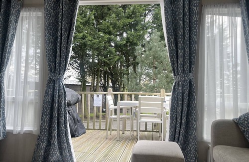 Knott End-on-Sea Cabin | Cosy 3-Bed hot tub Lodge in Pr3