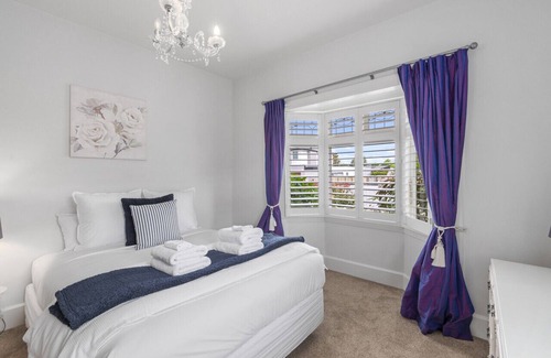 Merivale House | Cosy 3-bedroom home with hot-tub