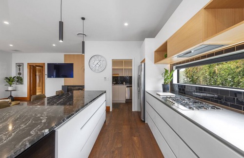 Merivale House | Cosy 3-bedroom home with hot-tub