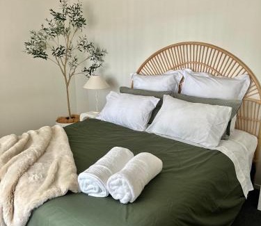 Manurewa House | Cosy 3 Bedroom Home near airport with free parking