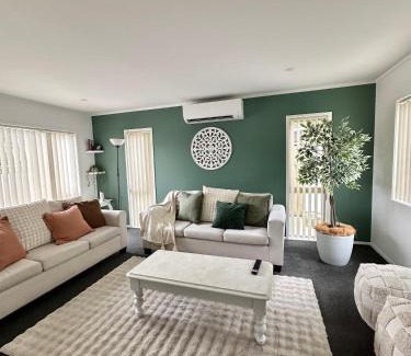 Manurewa House | Cosy 3 Bedroom Home near airport with free parking