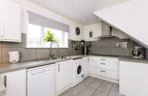 Aberdeen House | Cosy 3-Bedroom House near ARI, University of Aberdeen/Foresterhill, City Centre
