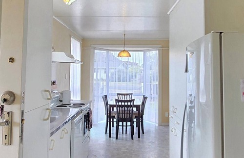 Kawaha Point House | Cosy 3-Bedroom, Pet-Friendly Home near Skyline, Canopy Tours or Zorb