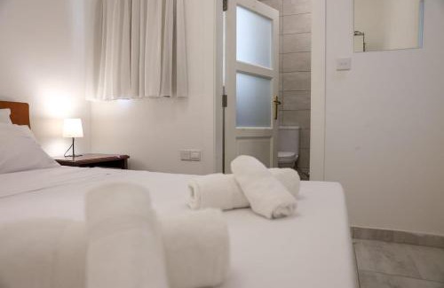 Marsalforn Apartment | Cosy 3BR Apt with private Terrace & Wifi in Gozo by 360 Estates