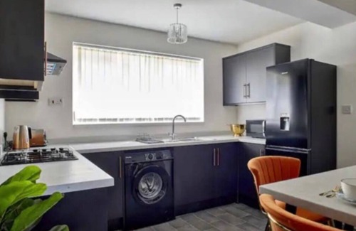 Newark upon Trent House | Cosy 3Br House with Fireplace & Private Garden