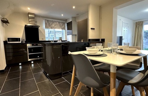Oxford Apartment | Cosy 4 bed house in Botley, Oxford