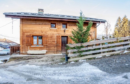 Saint-Gervais-les-Bains Apartment | Cosy apartment for 4 people with WIFI, TV, balcony and parking