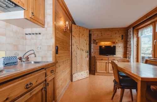 Hollersbach im Pinzgau Apartment | Cosy apartment for 20 guests with WIFI, TV, terrace and pets allowed