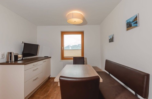 Hollersbach im Pinzgau Apartment | Cosy apartment for 20 guests with WIFI, TV, terrace and pets allowed
