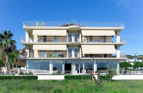 Roseto degli Abruzzi Apartment | Cosy apartment for 4 guests with A/C, pool, internet, TV, terrace, pets allowed and parking