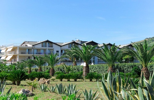 Roseto degli Abruzzi Apartment | Cosy apartment for 4 guests with A/C, pool, internet, TV, terrace, pets allowed and parking