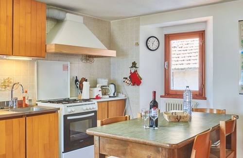 Calozzo Apartment | Cosy apartment for 4 people with TV, balcony, pets allowed and parking