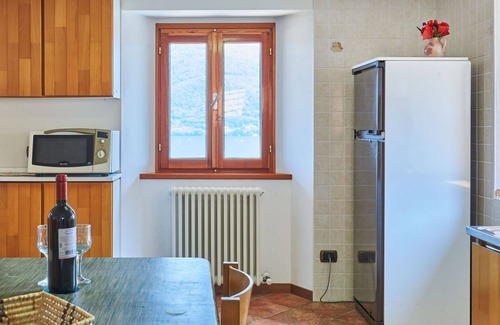 Calozzo Apartment | Cosy apartment for 4 people with TV, balcony, pets allowed and parking