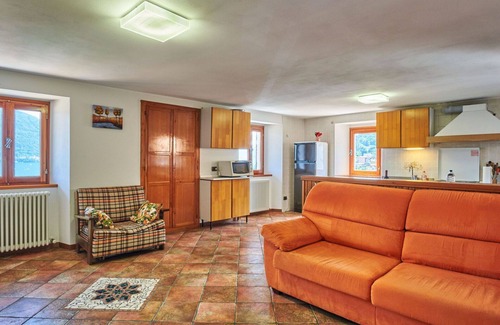 Calozzo Apartment | Cosy apartment for 4 people with TV, balcony, pets allowed and parking