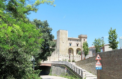 Crecchio House | Cosy apartment in villa for 8 guests with pool, TV, terrace and parking