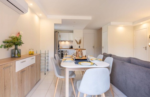 La Rouviere Apartment | Cosy apartment for 8 guests with pool, WIFI, A/C, TV and patio