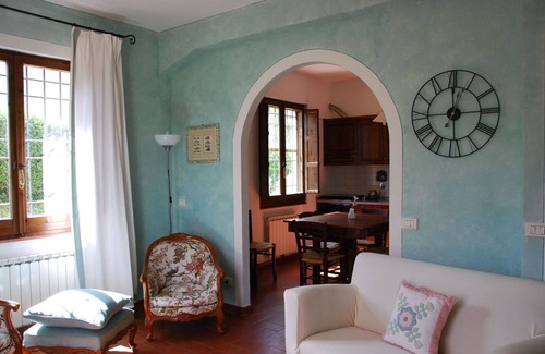 Castelfiorentino Villa | Cosy apartment in villa with WIFI, pool, patio and panoramic view, close to San Gimignano