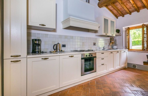 Castelfiorentino Villa | Cosy apartment in villa for 8 guests with A/C, WIFI, pool, TV, terrace, pets allowed and parking