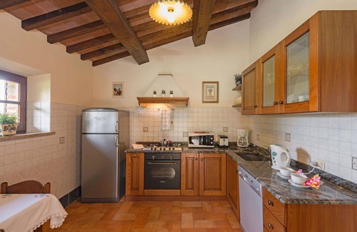 Popoltaio-Schiacciato Villa | Cosy apartment in villa for 8 guests with pool, WIFI, A/C, TV, patio and parking