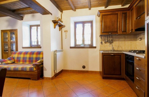 Fabbriche di Vallico Villa | Cosy apartment in villa for 12 people with WIFI, private pool, TV, patio, pets allowed and parking
