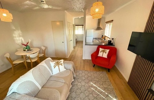 Holloways Beach Resort | Cosy Apartment by the Beach - Holloways Beach, Cairns