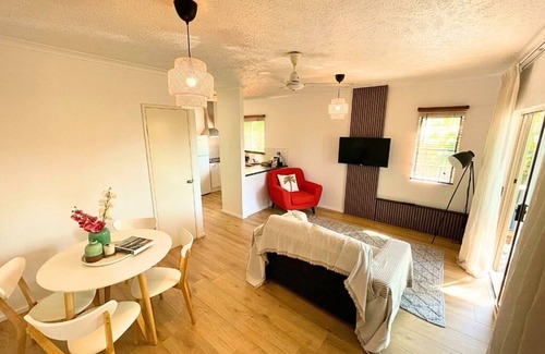 Holloways Beach Resort | Cosy Apartment by the Beach - Holloways Beach, Cairns