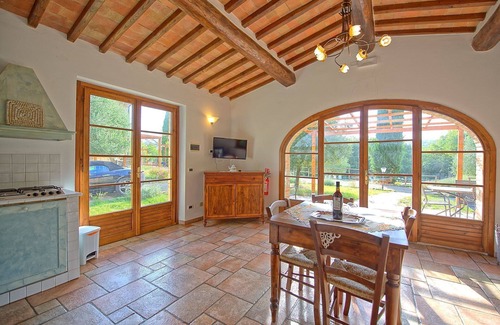 Simignano Apartment | Cosy apartment for 4 guests with WIFI, pool, TV, patio, pets allowed, panoramic view and parking
