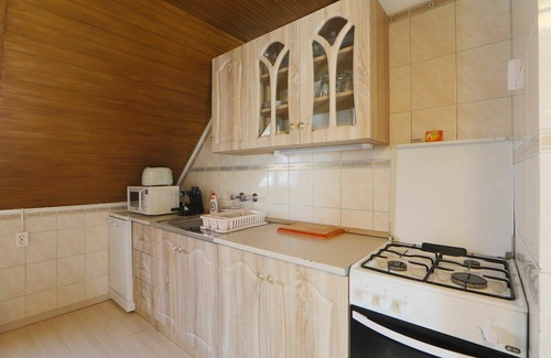 Balatonszemes Apartment | Cosy apartment for 4 people with WIFI, A/C, TV, patio and parking